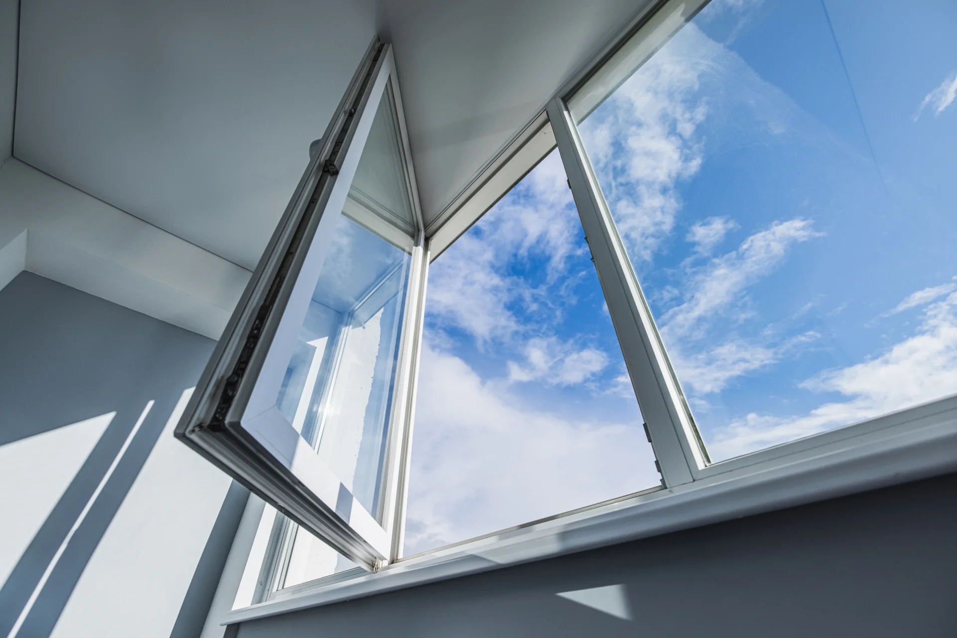 VLX 80 Casement Window in West Palm Beach, FL | Meridian Windows and Doors West Palm Beach - detail 1